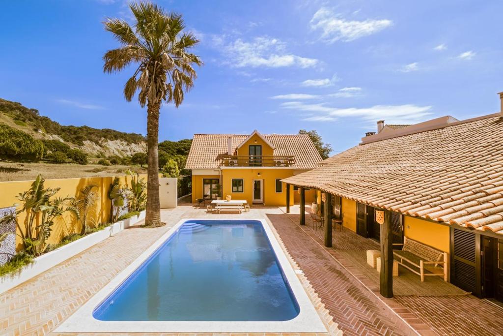 CASA RIBA - between ocean & countryside with pool
