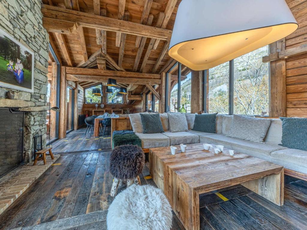 Chalet de luxe avec piscine et hammam à Val-d'Isère, 10 personnes à proximité du centre-ville