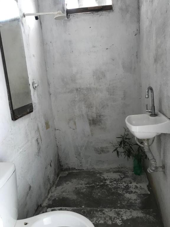 a dirty bathroom with a toilet and a sink at Wesley in São Luís