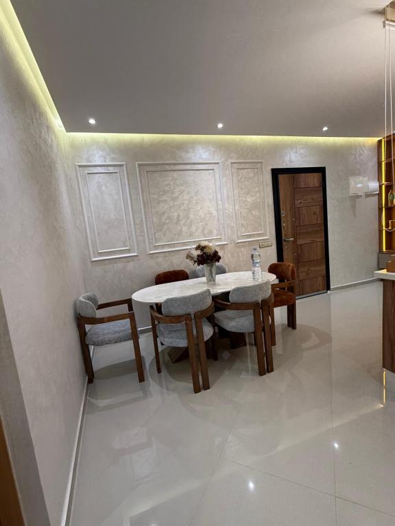 a dining room with a table and chairs at Residence LINA in Bouznika