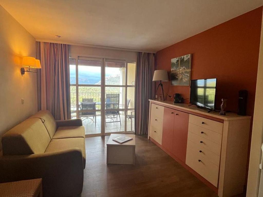 Duplex à Cap Esterel avec terrasse, solarium et parking inclus