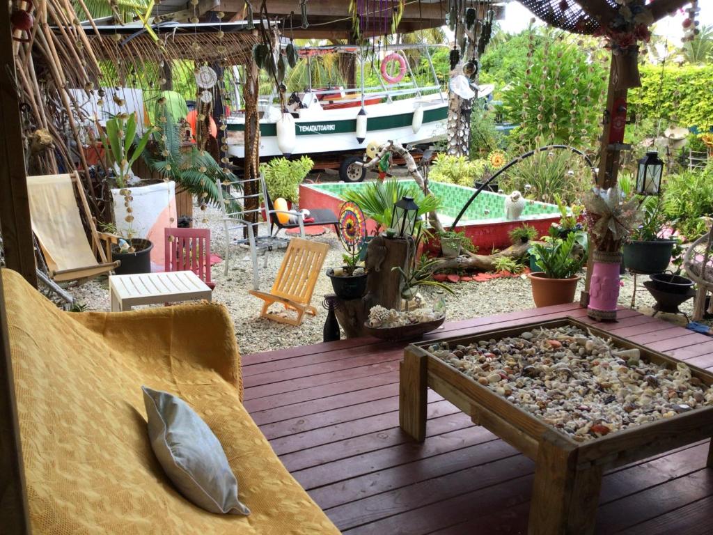 a patio with a table and a bunch of plants at Tureva lodge in Tiputa
