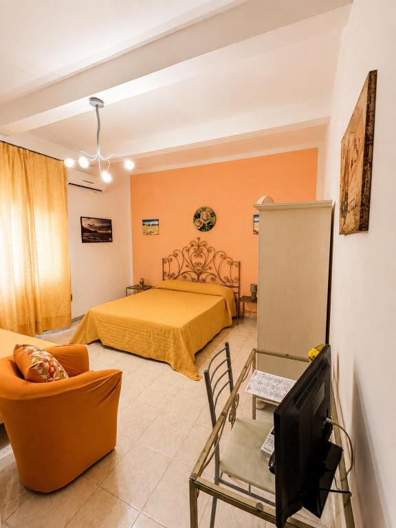 a bedroom with a bed and a tv in a room at B&B A Vinedda in Scilla