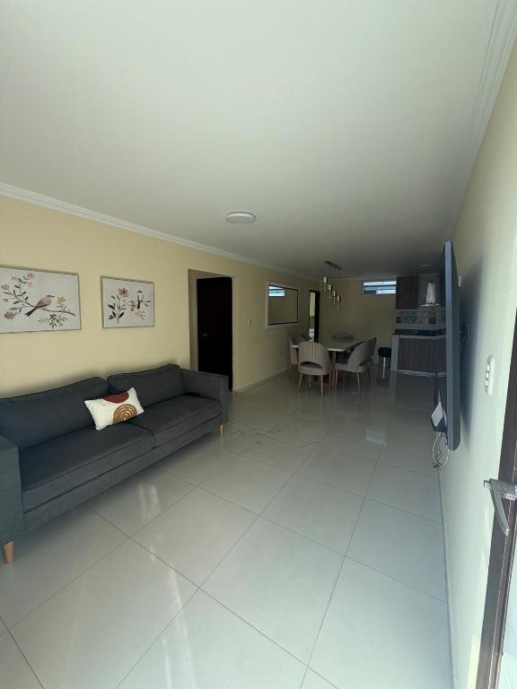 a living room with a couch and a table at Apartamento amoblado Murillo in Barranquilla