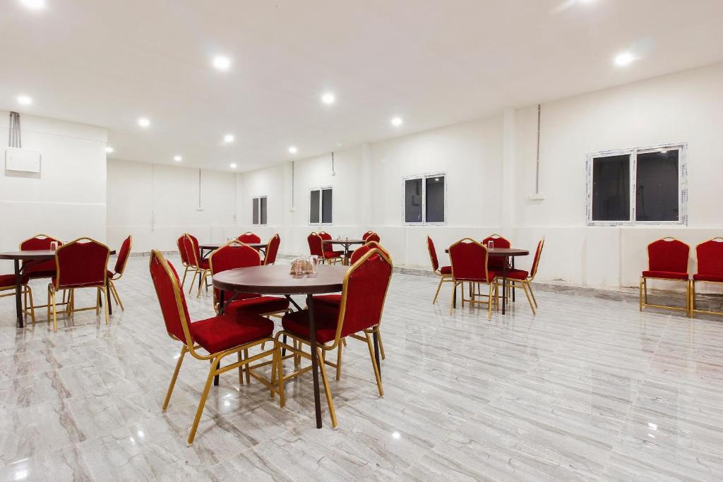 a conference room with tables and chairs in it at Super Capital O Che Sigma Hotel in Hyderabad