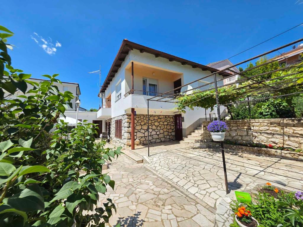 Apartment in Crikvenica 5484