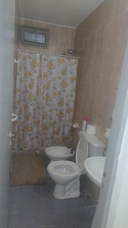 a bathroom with a toilet and a sink at Casa bella vista in Pocito