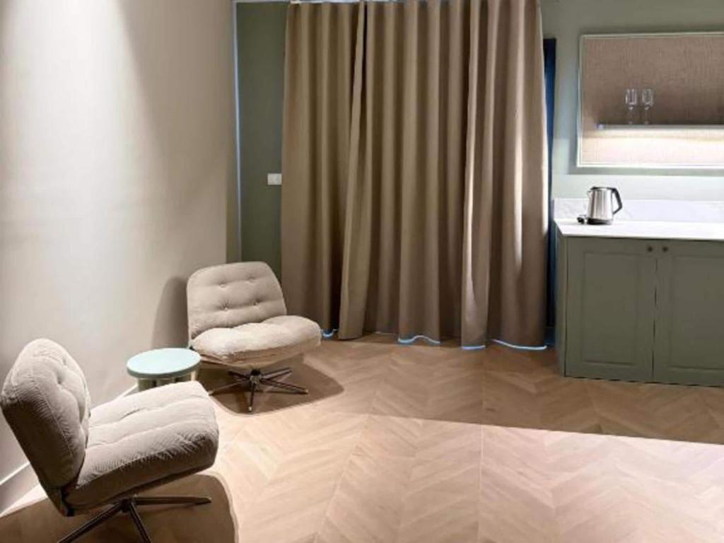 Modern City Stay for 2 in Alicante