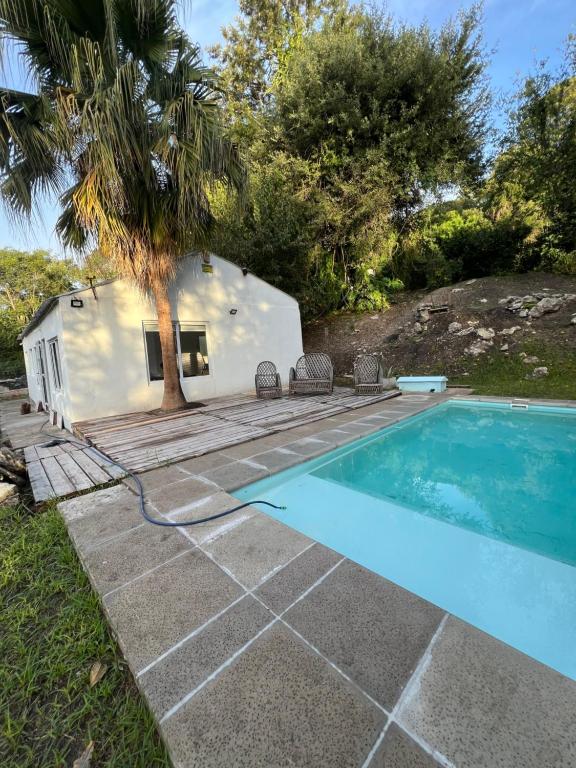 a swimming pool in front of a house at Casa Quinta La Jaula in Isla Paracao