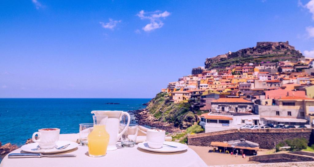 a table with a view of the amalfi coast at Hotel & SPA Riviera Castelsardo in Castelsardo
