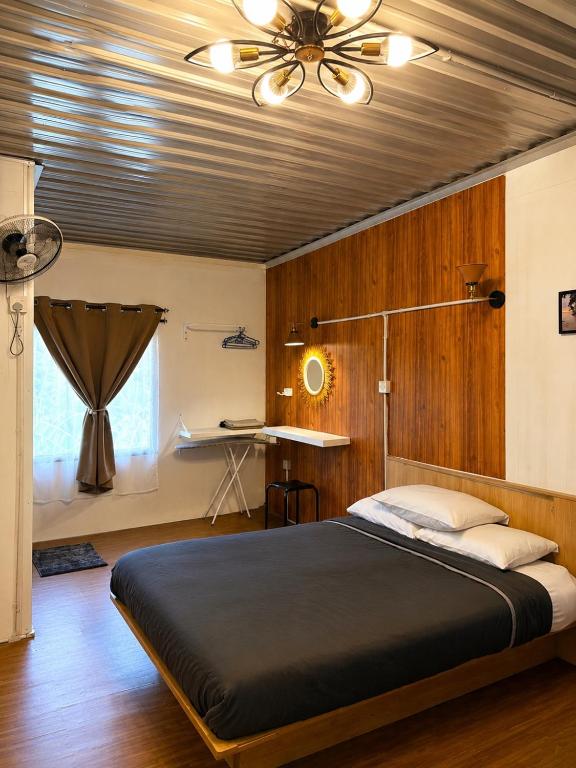 a bedroom with a bed and a ceiling fan at SABAYA HOMESTAY in Balik Pulau