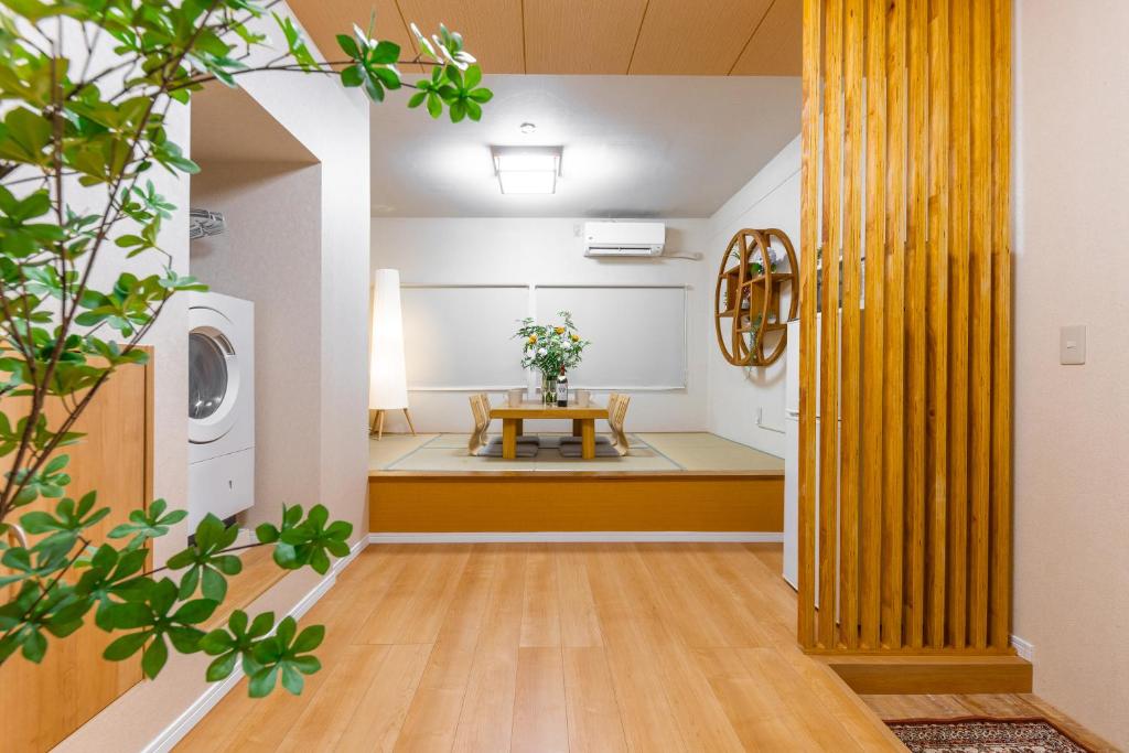 Shinagawa area , detached house , 2LDK , 3-minute walk from Tachikawa station , in the shopping district ,4 semi-double beds