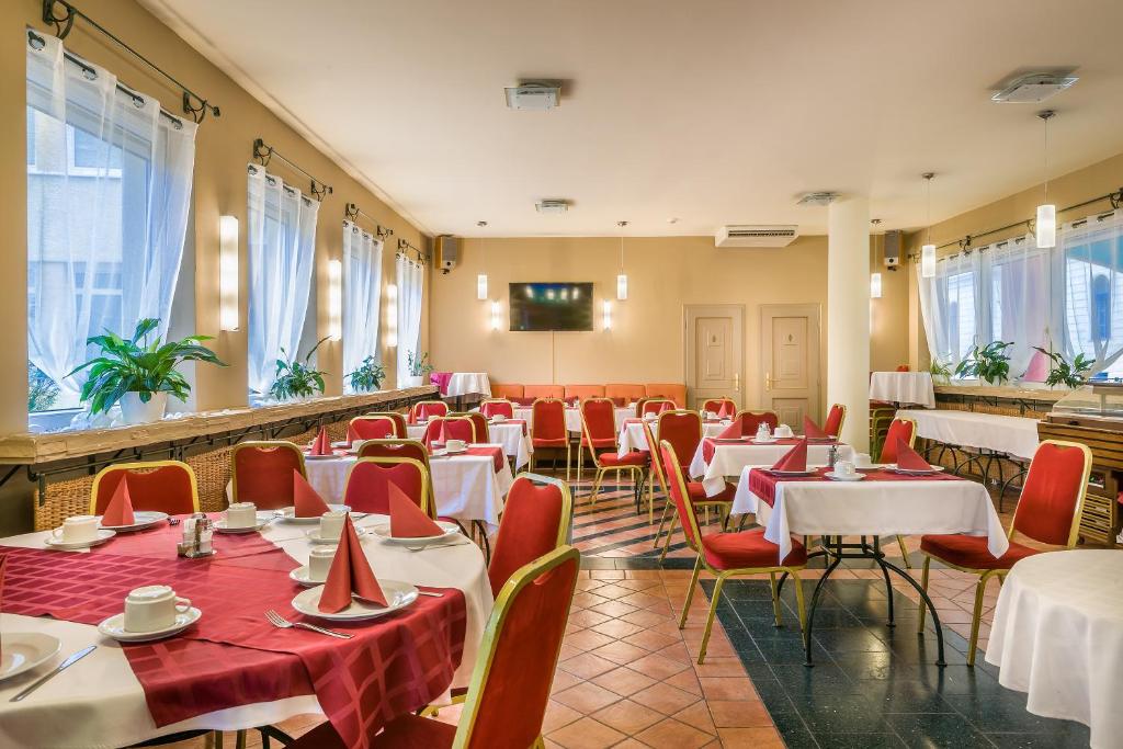 Reštaurácia alebo iné gastronomické zariadenie v ubytovaní Thomas Hotel Budapest