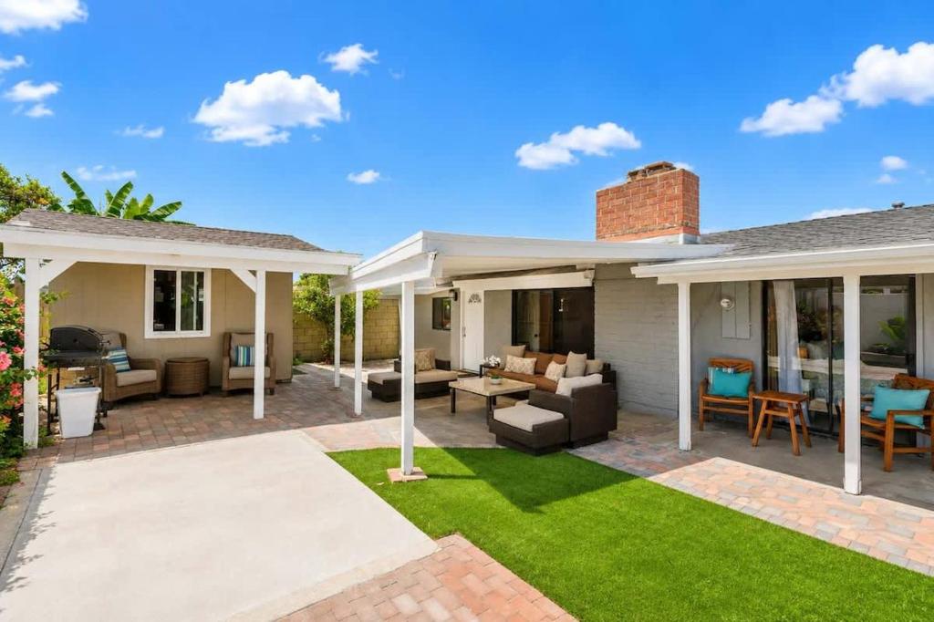 a house with a yard with a patio at Disneyland Dream Villa 5 BR 3 BA Arcade Games in Anaheim