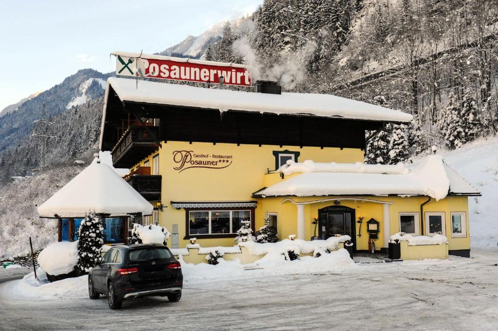 Nespecifikovaný výhled na hory nebo výhled na hory při pohledu z hotelu
