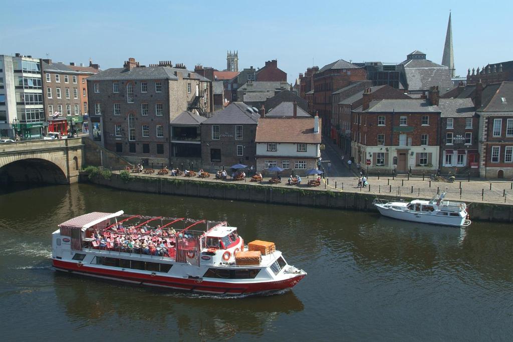 The Queens Hotel & Victoria Cloisters Apartments - Resim 15