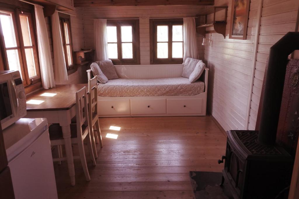 a small room with a bed in a tiny house at Chaloupka Bečov in Blatno