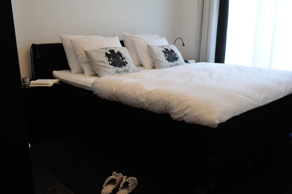 Een bed of bedden in een kamer bij Stadslogement Kleindiep Dokkum