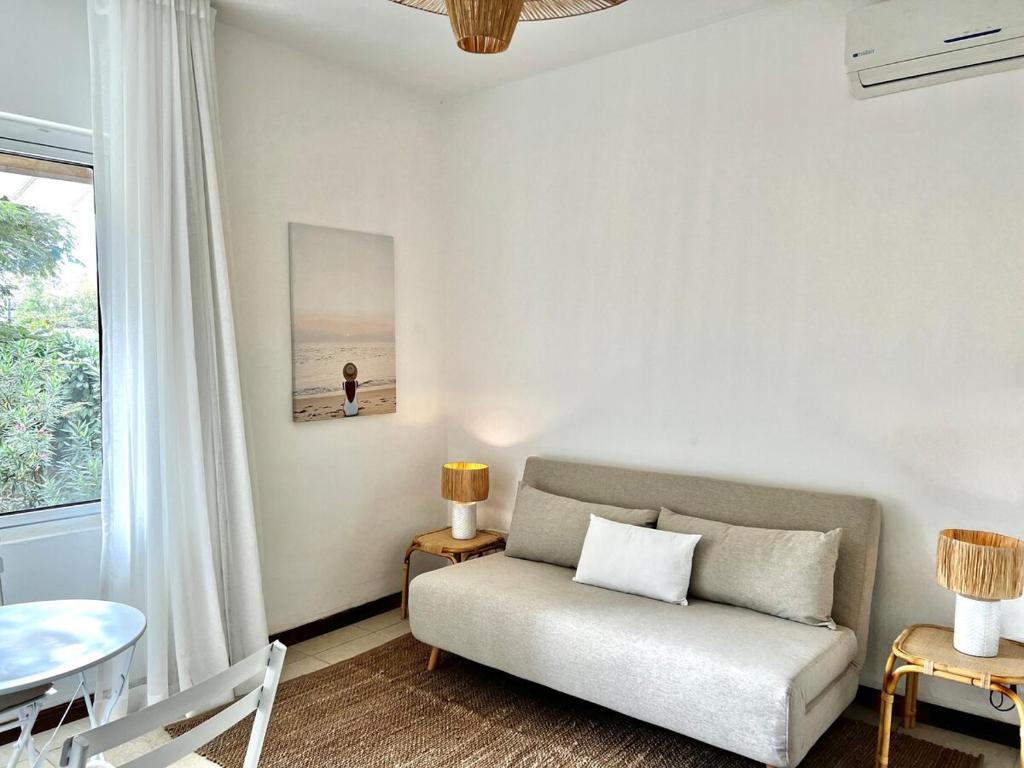 a living room with a couch and a table at Little Palm Studio in Cap Malheureux