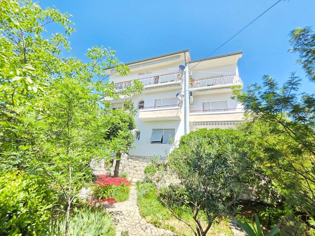 SANDRA KAT Apartment near sea and beach