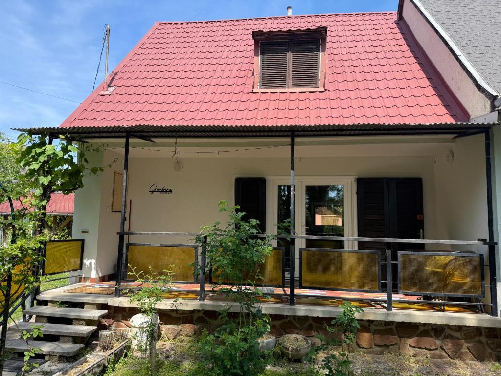 a house with a red roof at Gerbera Apartman in Ábrahámhegy