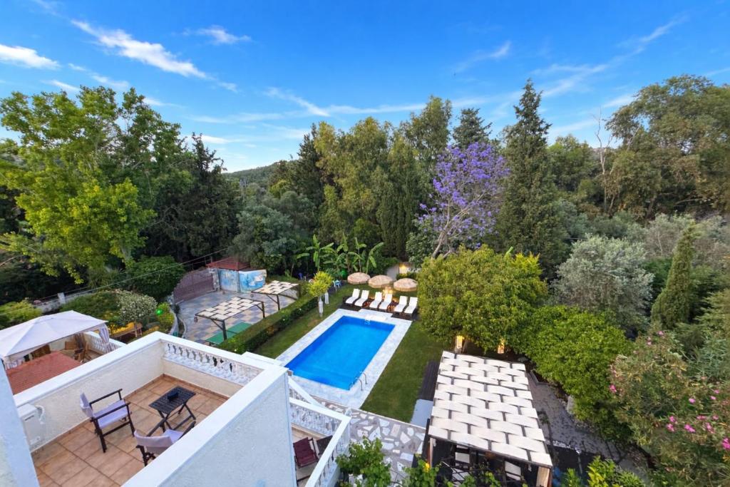 an aerial view of a backyard with a swimming pool at Villa Small Paradise private pool, jacuzzi, BBQ, complete privacy in Ialysos