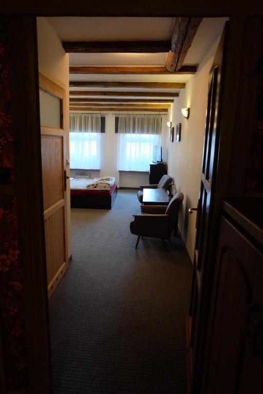 Academus Pub & Guest House - 5