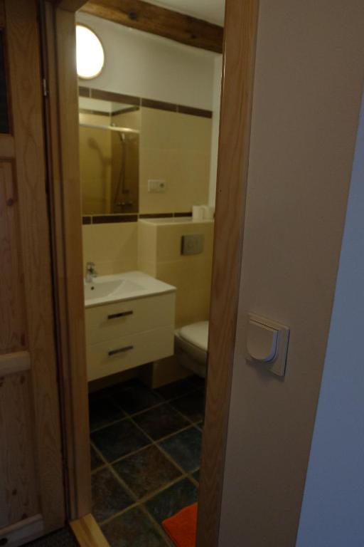 Academus Pub & Guest House - 2