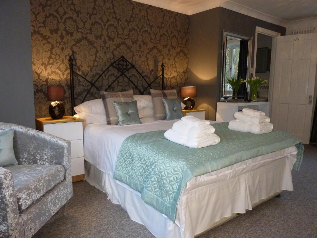 a bedroom with a bed with towels on it at Almondsbury Luxury Apartment in Almondsbury