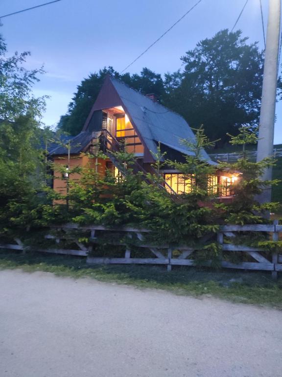 a house with a gambrel roof on top at Cozy Cabin in Sekulić 