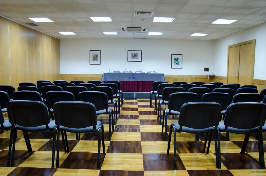 A área empresarial e/ ou a sala de conferências de VIP Inn Berna Hotel