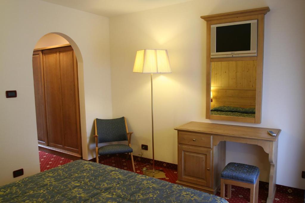 Postel nebo postele na pokoji v ubytování GH Hotel Monzoni