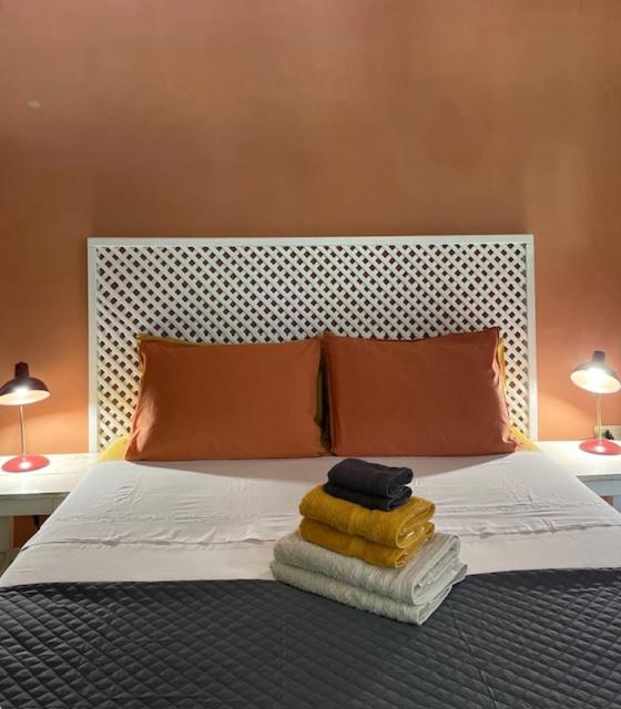 a bed with two pillows and towels on it at B&B La Vera Vita in Troviggiano