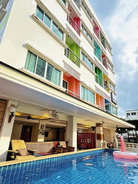 Decare Hotel Patong Weekly Promotion در پوکت