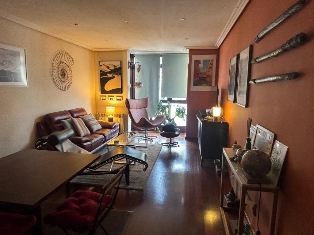 a living room with a couch and a table at El Rosal de Oviedo in Oviedo