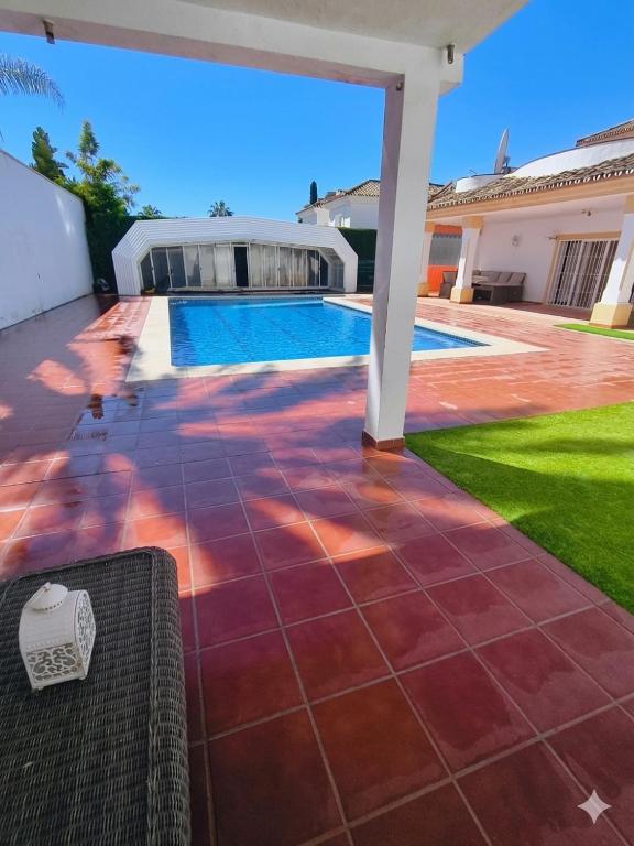 Bel Air Villa 5BR, Private Pool, Parking and Beach