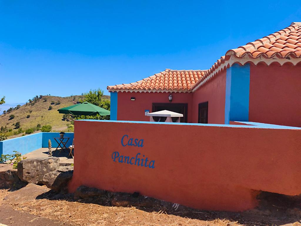 a building with a sign that reads cas costa rotatio at Panchita in Garafía