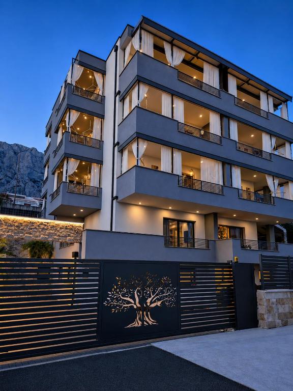a building with a tree painted on the side of it at Johanan in Makarska