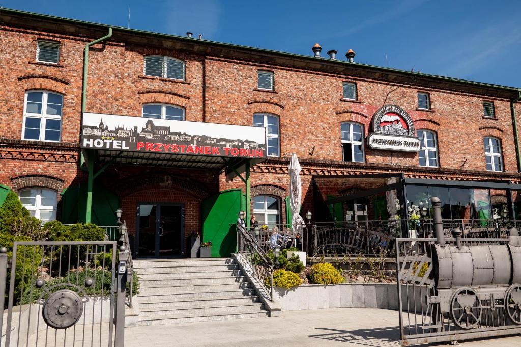 a red brick building with a hotel at Hotel Przystanek Torun in Toruń