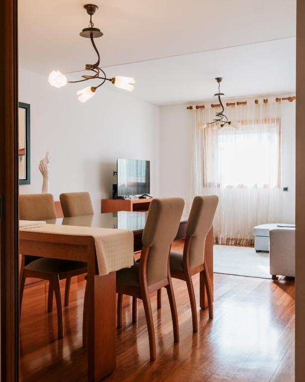 a dining room with a table and chairs at La Guardia Apartment in Póvoa de Varzim