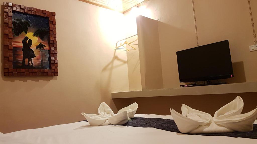 TV a/nebo společenská místnost v ubytování Panisara Pool Villa Resort Huahin