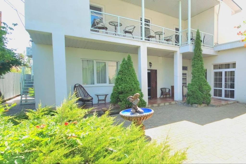a house with a statue in the front yard at Villa Klavia in Zatoka