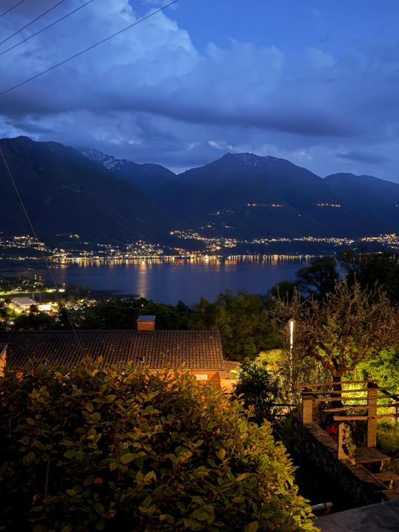a view of a lake and mountains at night at Rustico senza punti in Contra