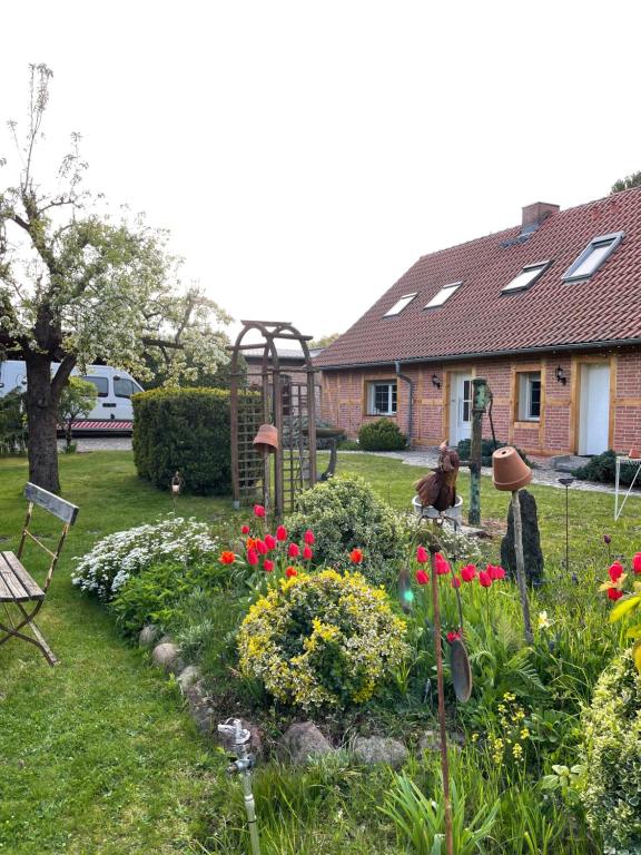 a woman sitting in a garden with a swing at Ferienwohnung am Netzener See in Netzen