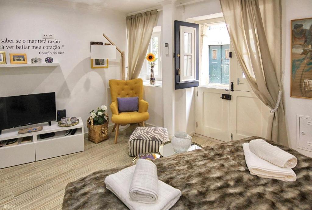 Cozy Studio, Heart of Historic Mouraria