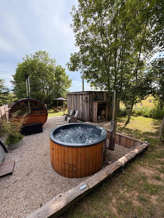 a large hot tub in the middle of a yard at Schmöllner Eierlei in Schmölln