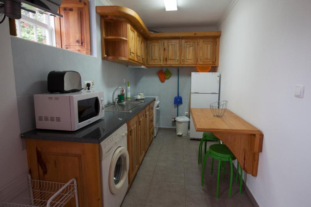 Kuchyň nebo kuchyňský kout v ubytování Casa do Zé - AL
