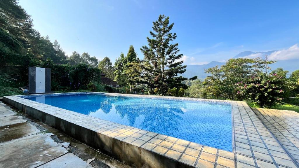 a swimming pool with a view of the mountains at Villa Kay View in Sampal 2