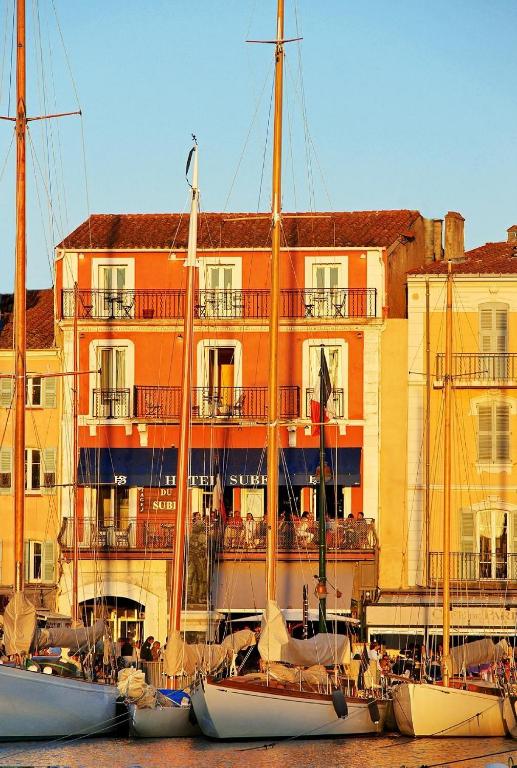 a group of boats docked in front of a building at hôtel Sube in Saint-Tropez