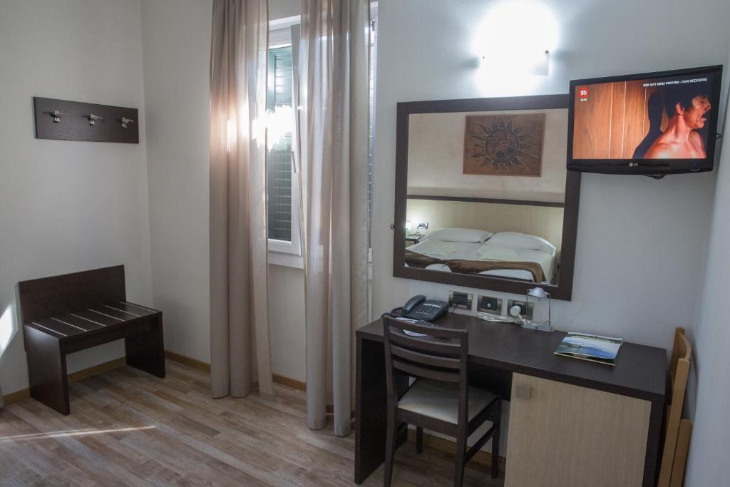 TV a/nebo společenská místnost v ubytování Hotel Lauro